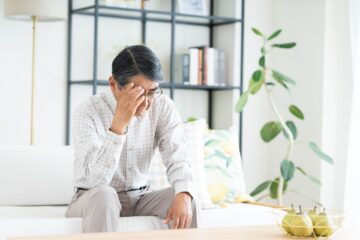 考える男性